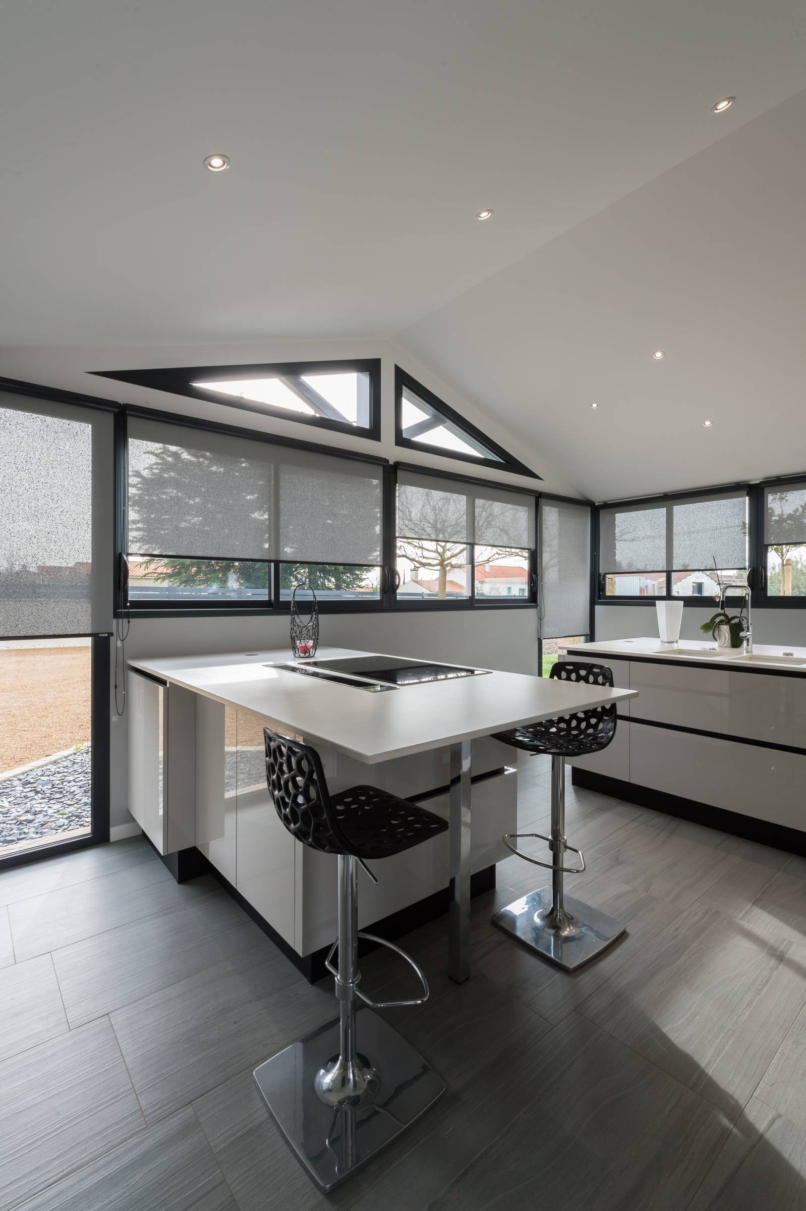 Store anti chaleur Vertigo : Pose de stores enrouleurs fabriqués sur mesure e, stores intérieur pour lutter contre la chaleur et isoler du froid