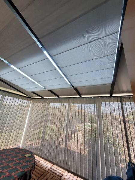 Pose de stores de qualité pour isoler de la chaleur et du froid votre véranda, verrière, puits de lumière, fenêtre, baies vitrées etc