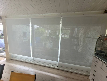 Notre zone d'activité pour ce service Store intérieur thermique transparent ou occultant pour fenêtre de toit avec toile blanche ou grise au choix à